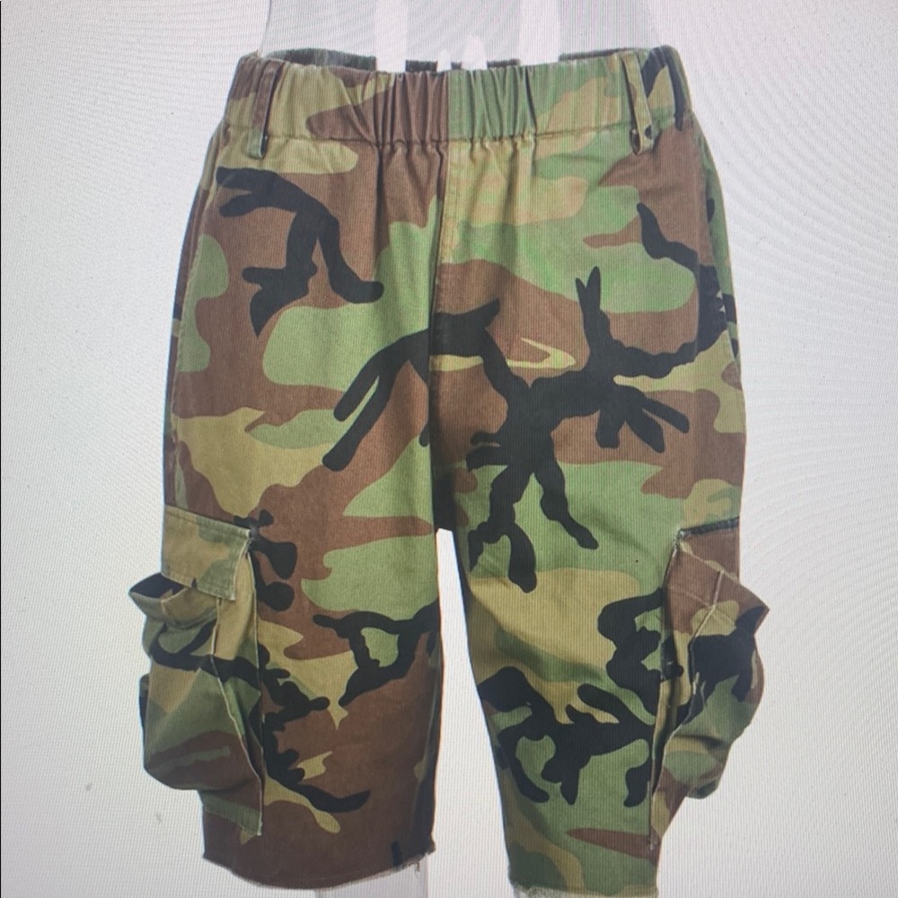 Camo Cargo Shorts for Women - Green Brown Woodland Print - Picture 2 of 4